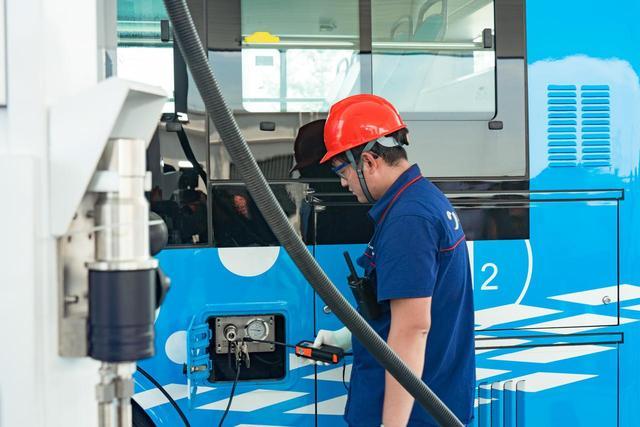 往返市區(qū)和港區(qū),嘉興市又上線一批氫能公交車.jpeg 往返市區(qū)和港區(qū),嘉興市又上線一批氫能公交車.jpeg