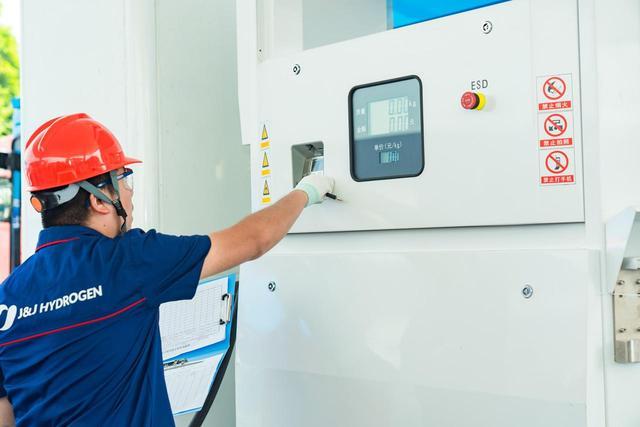 往返市區(qū)和港區(qū),嘉興市又上線一批氫能公交車.jpeg 往返市區(qū)和港區(qū),嘉興市又上線一批氫能公交車.jpeg