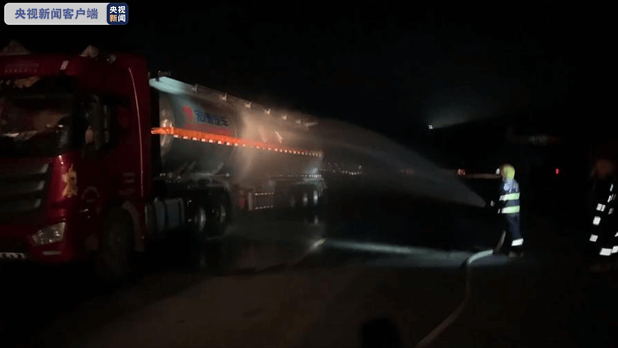 四川省廣元市一輛過氧化氫槽罐車發(fā)生泄漏,事故已處理完畢,無人員傷亡.png 四川省廣元市一輛過氧化氫槽罐車發(fā)生泄漏,事故已處理完畢,無人員傷亡.png