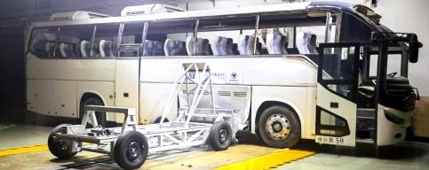 歐輝氫燃料客車通過國內首次碰撞試驗，“護奧”實力贏得了央視的贊許！.jpg