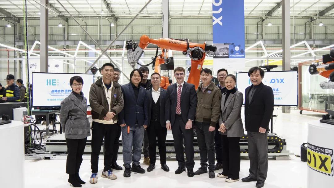 PIX Moving與HEE達(dá)成戰(zhàn)略合作,聯(lián)合開發(fā)【移動(dòng)式燃料電池供能機(jī)器人】.jpg PIX Moving與HEE達(dá)成戰(zhàn)略合作,聯(lián)合開發(fā)【移動(dòng)式燃料電池供能機(jī)器人】.jpg