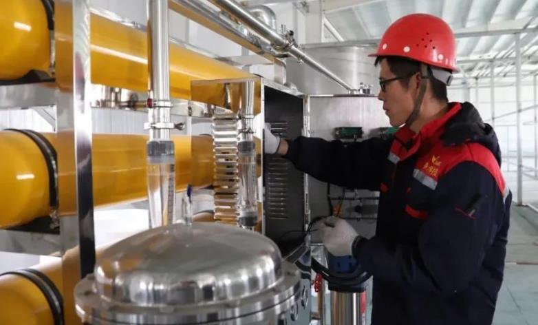 年產(chǎn)50萬(wàn)桶純凈水150萬(wàn)袋富氫水建設(shè)項(xiàng)目正在和碩加緊建設(shè)中.jpg 年產(chǎn)50萬(wàn)桶純凈水150萬(wàn)袋富氫水建設(shè)項(xiàng)目正在和碩加緊建設(shè)中.jpg