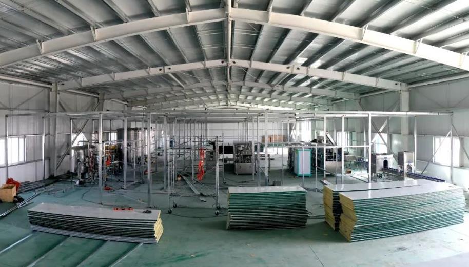 年產(chǎn)50萬(wàn)桶純凈水150萬(wàn)袋富氫水建設(shè)項(xiàng)目正在和碩加緊建設(shè)中.jpg 年產(chǎn)50萬(wàn)桶純凈水150萬(wàn)袋富氫水建設(shè)項(xiàng)目正在和碩加緊建設(shè)中.jpg