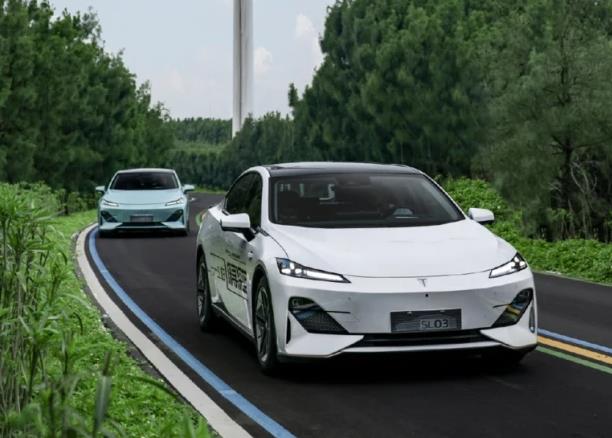 長安深藍SL03上市16.89萬起售，氫電版69.99萬元！