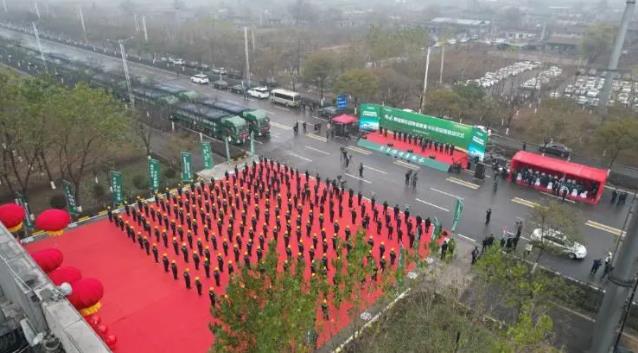 構(gòu)建綠色物流“氫”模式！鵬飛集團首批百輛氫能重卡示范運營.jpg