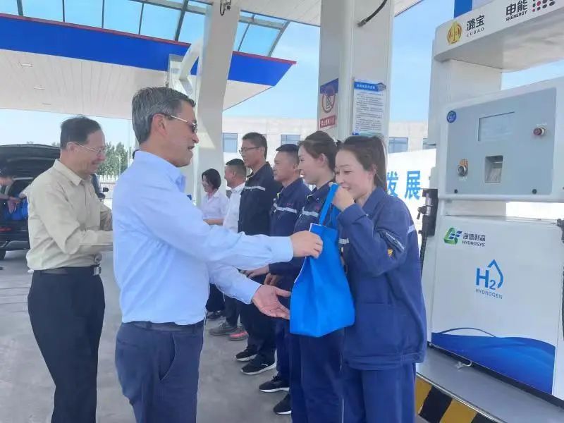 申能集團領導赴山西能創(chuàng)氫能企業(yè)現(xiàn)場開展實地調(diào)研-1.jpg