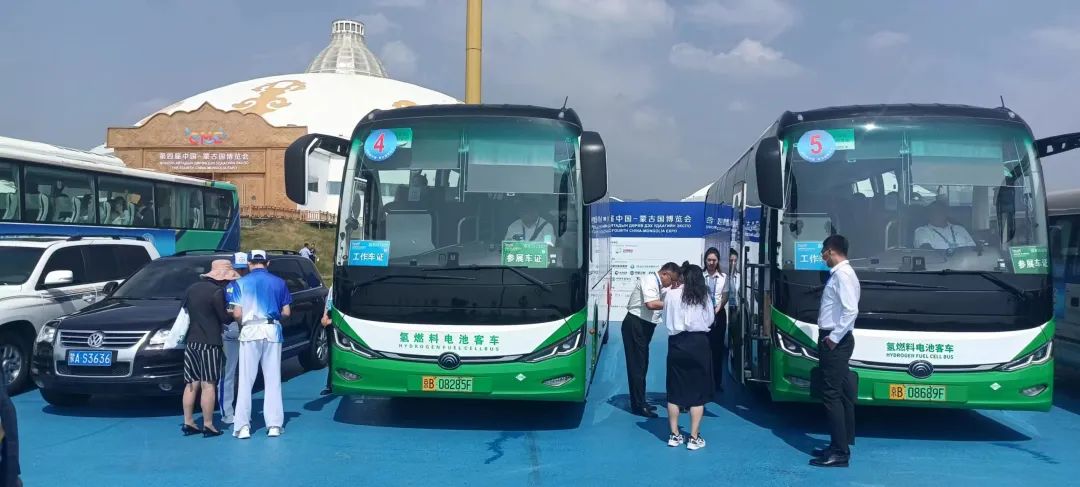 國家電投氫能大巴駛入中國-蒙古國博覽會.jpg